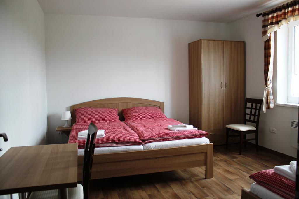 Hotel Penzion U Sklepu Hovorany Exterior foto