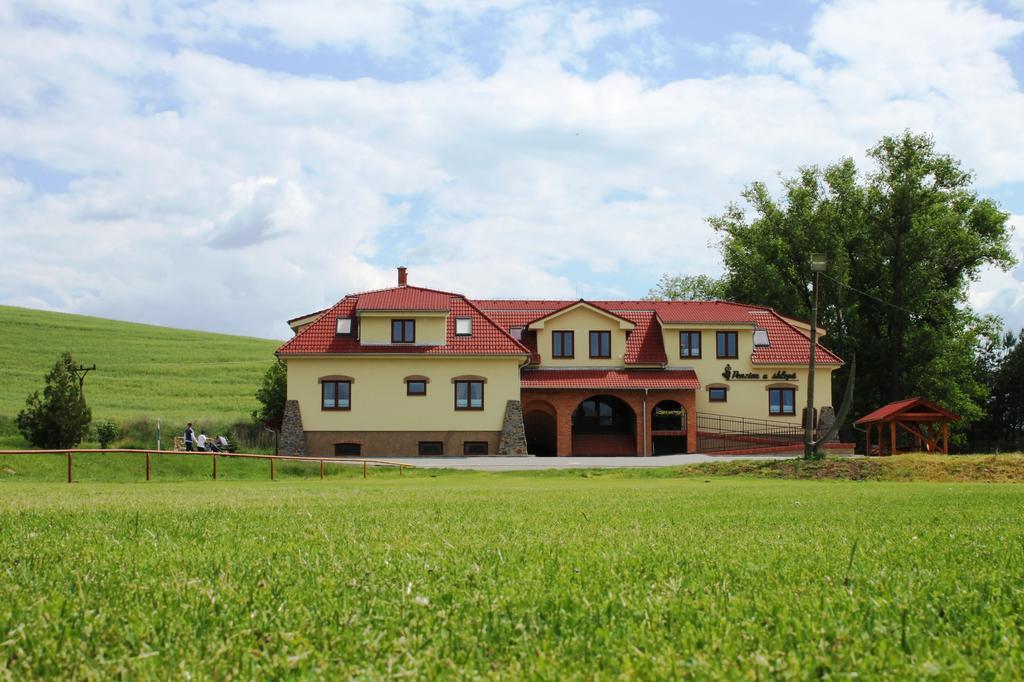 Hotel Penzion U Sklepu Hovorany Exterior foto
